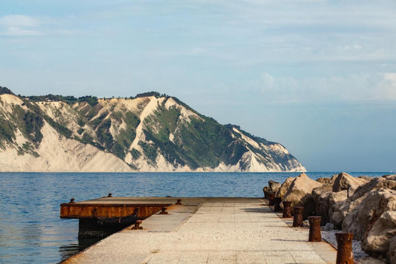 Seebay Hotel Ancona Bagian luar foto
