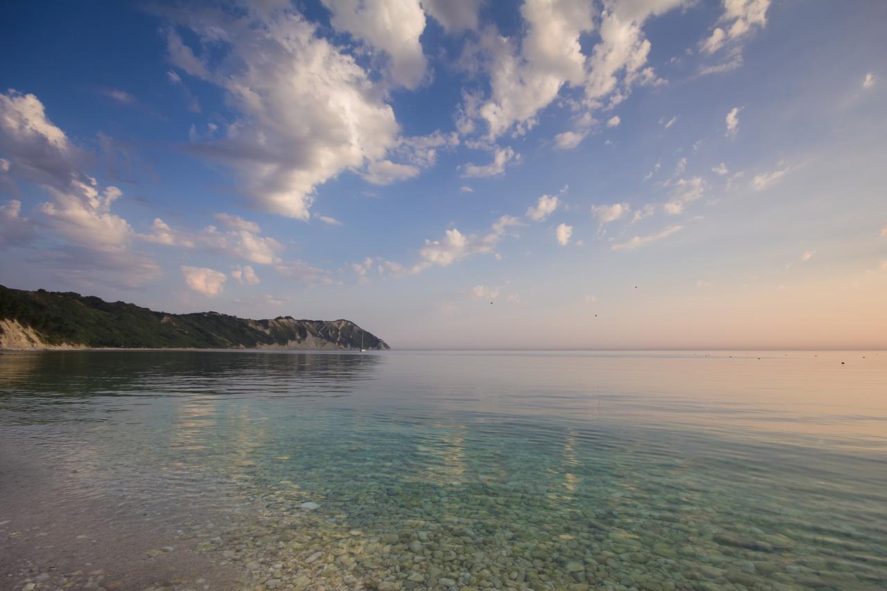 Seebay Hotel Ancona Bagian luar foto